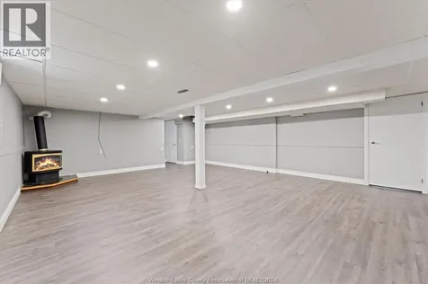 18 Elizabeth Crescent Leamington ON N8H 4Y1