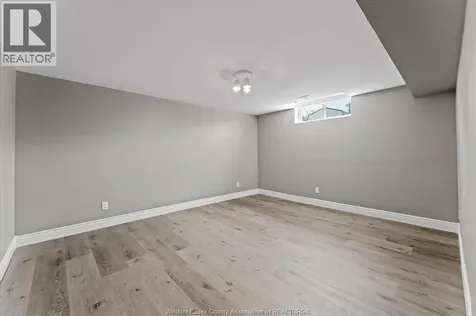 18 Elizabeth Crescent Leamington ON N8H 4Y1