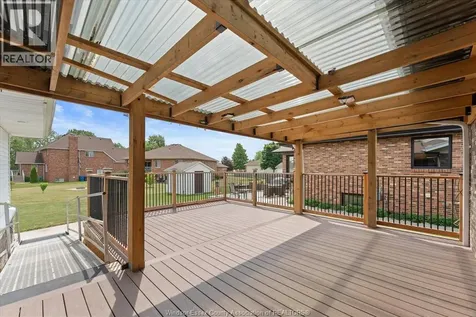 18 Elizabeth Crescent Leamington ON N8H 4Y1