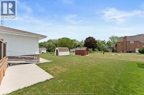 18 Elizabeth Crescent Leamington ON N8H 4Y1