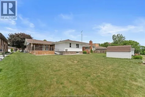 18 Elizabeth Crescent Leamington ON N8H 4Y1