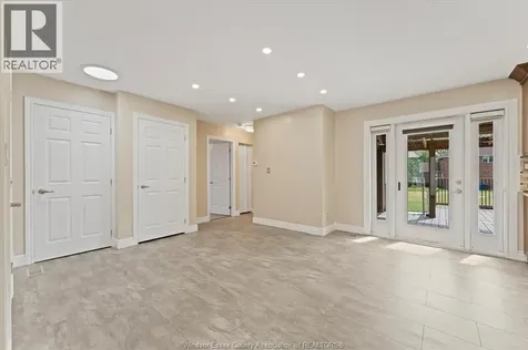 18 Elizabeth Crescent Leamington ON N8H 4Y1