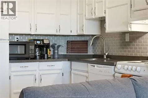 3936 Wyandotte Street East Windsor ON N8Y 4V1