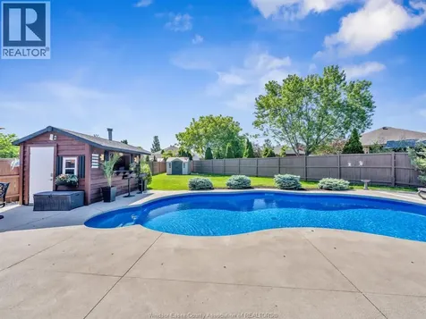 3939 Wildwood Drive Windsor ON N8R 2L4