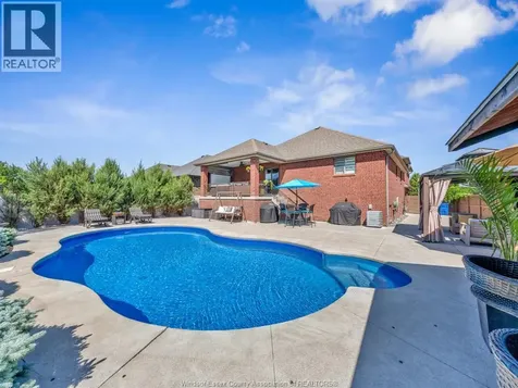 3939 Wildwood Drive Windsor ON N8R 2L4