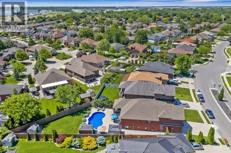 3939 Wildwood Drive Windsor ON N8R 2L4