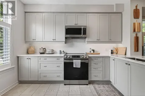 312 Iona Street Ottawa ON K1Z 7B9