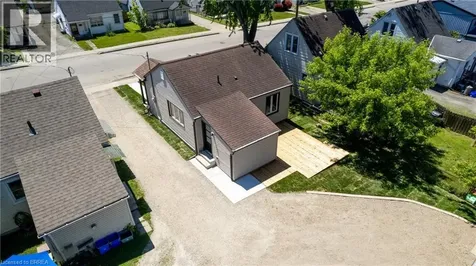 59 Salisbury Avenue Brantford ON N3S 1M8