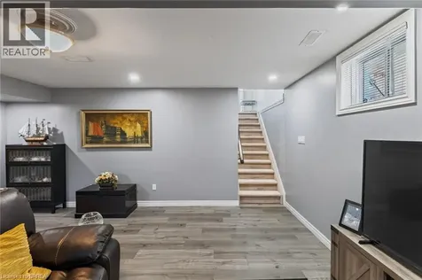62 Varley Crescent Brantford ON N3R 7Z7