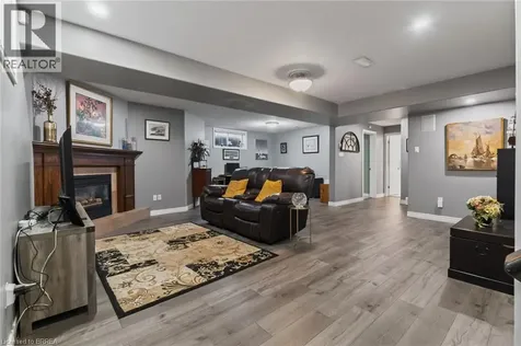 62 Varley Crescent Brantford ON N3R 7Z7