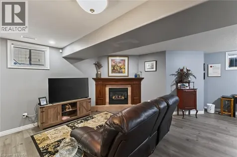 62 Varley Crescent Brantford ON N3R 7Z7