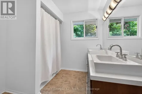 329 Glenbrook Drive Midland ON L4R 5G4