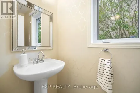 1064 Candlewood Street Ottawa ON K4A 5E9