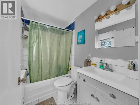 1218 California Avenue Windsor ON N9B 2Z9