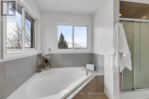 284 Bilbrough Street Aurora ON L4G 7X5