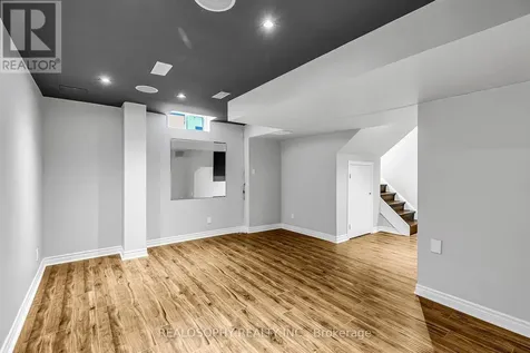 284 Bilbrough Street Aurora ON L4G 7X5