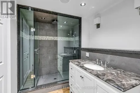 284 Bilbrough Street Aurora ON L4G 7X5