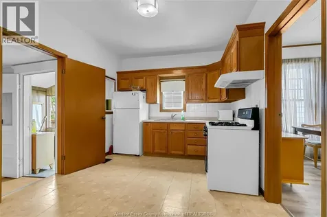 383 Mcewan Windsor ON N9B 2E5