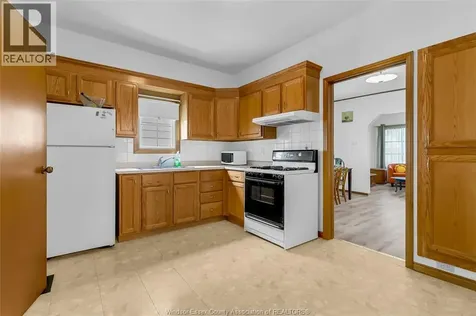 383 Mcewan Windsor ON N9B 2E5