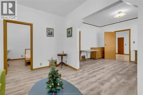 383 Mcewan Windsor ON N9B 2E5