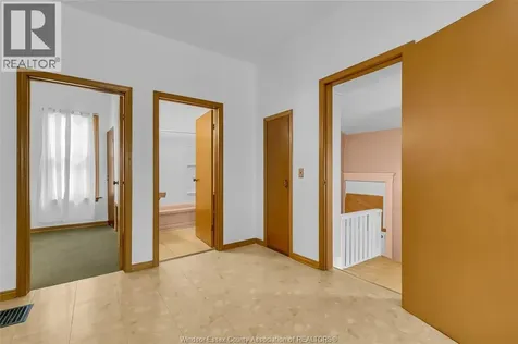 383 Mcewan Windsor ON N9B 2E5