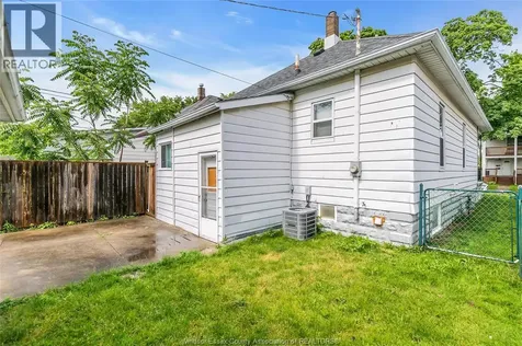 383 Mcewan Windsor ON N9B 2E5