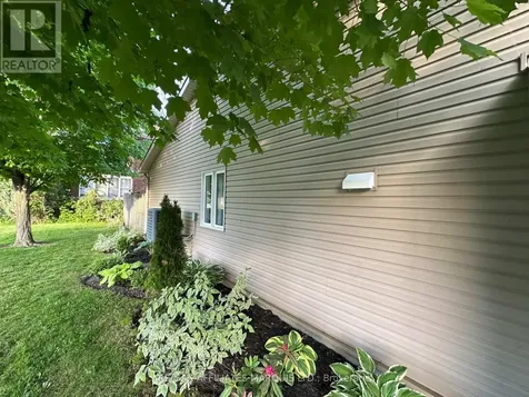 136 Fourth Street East Cornwall ON K6H 2H9