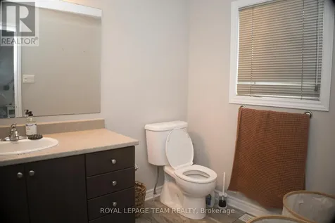 139 Sweetwater Lane Ottawa ON K2T 0L3