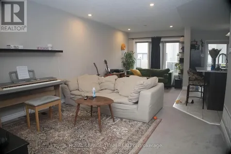 139 Sweetwater Lane Ottawa ON K2T 0L3