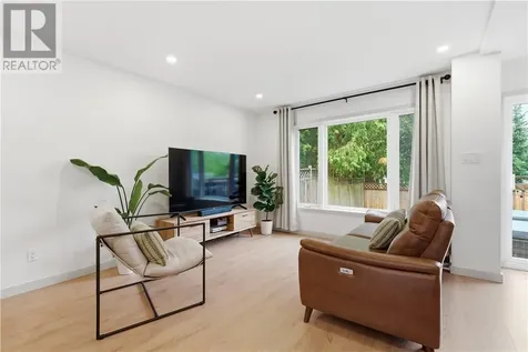 121 Third Avenue Lively ON P3B 3B7