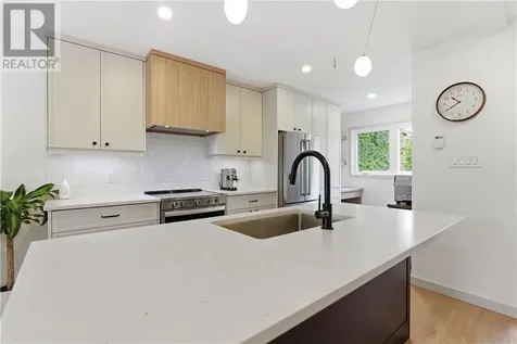 121 Third Avenue Lively ON P3B 3B7