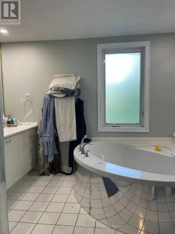 448 Green Avenue Ottawa ON K1M 1K9