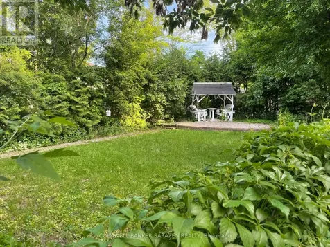 448 Green Avenue Ottawa ON K1M 1K9