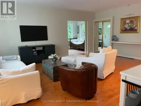 448 Green Avenue Ottawa ON K1M 1K9