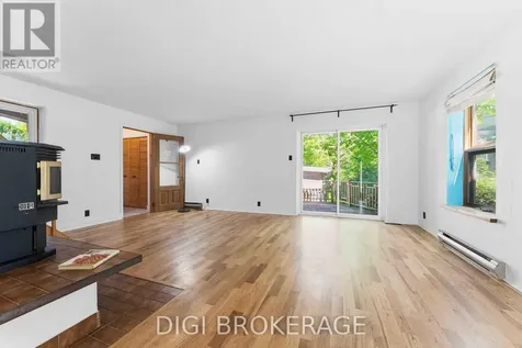 332 Iona Street Ottawa ON K1Z 8R2