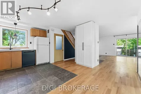 332 Iona Street Ottawa ON K1Z 8R2