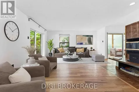 332 Iona Street Ottawa ON K1Z 8R2