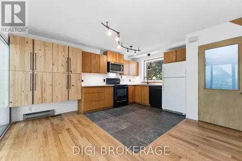 332 Iona Street Ottawa ON K1Z 8R2