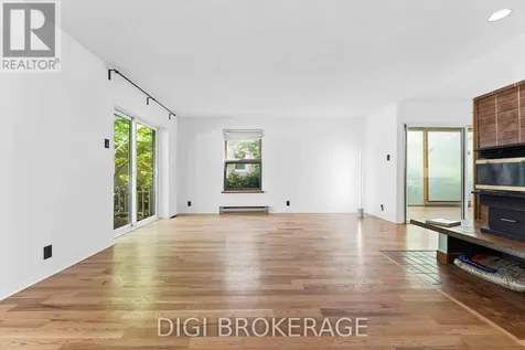 332 Iona Street Ottawa ON K1Z 8R2