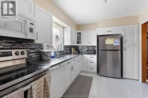 1402 Elsmere Avenue Windsor ON N8X 4G9