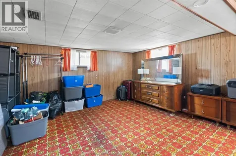 1402 Elsmere Avenue Windsor ON N8X 4G9