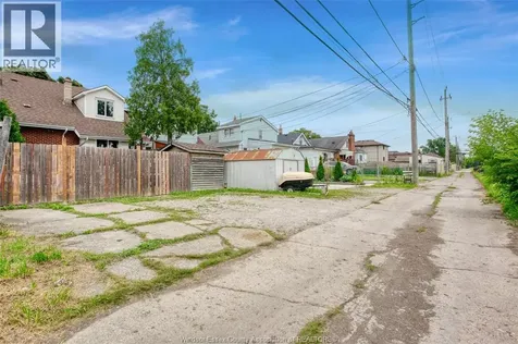 1453 Marentette Windsor ON N8X 4E2