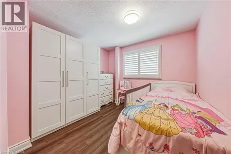 32 Ainsworth Street Stoney Creek ON L8J 1T1