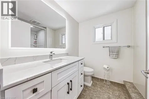 32 Ainsworth Street Stoney Creek ON L8J 1T1