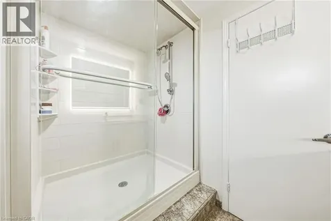 32 Ainsworth Street Stoney Creek ON L8J 1T1