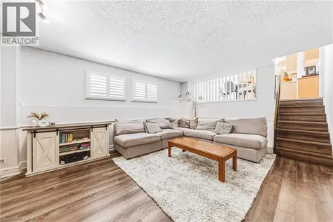 32 Ainsworth Street Stoney Creek ON L8J 1T1