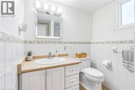 32 Ainsworth Street Stoney Creek ON L8J 1T1