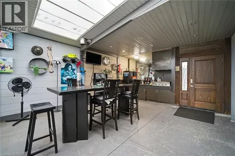1403 Selkirk Avenue Oakville ON L6L 2V5