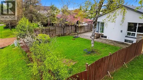 1403 Selkirk Avenue Oakville ON L6L 2V5