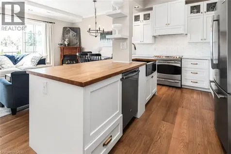 262 Dundas Street East Hamilton ON L8B 1A9